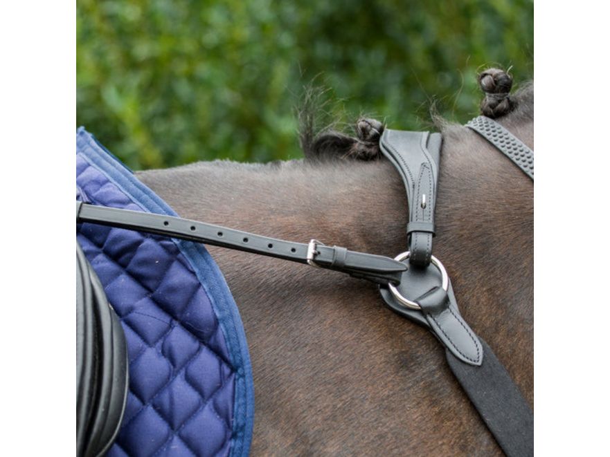 Performance Elasticated Breastplate detail view