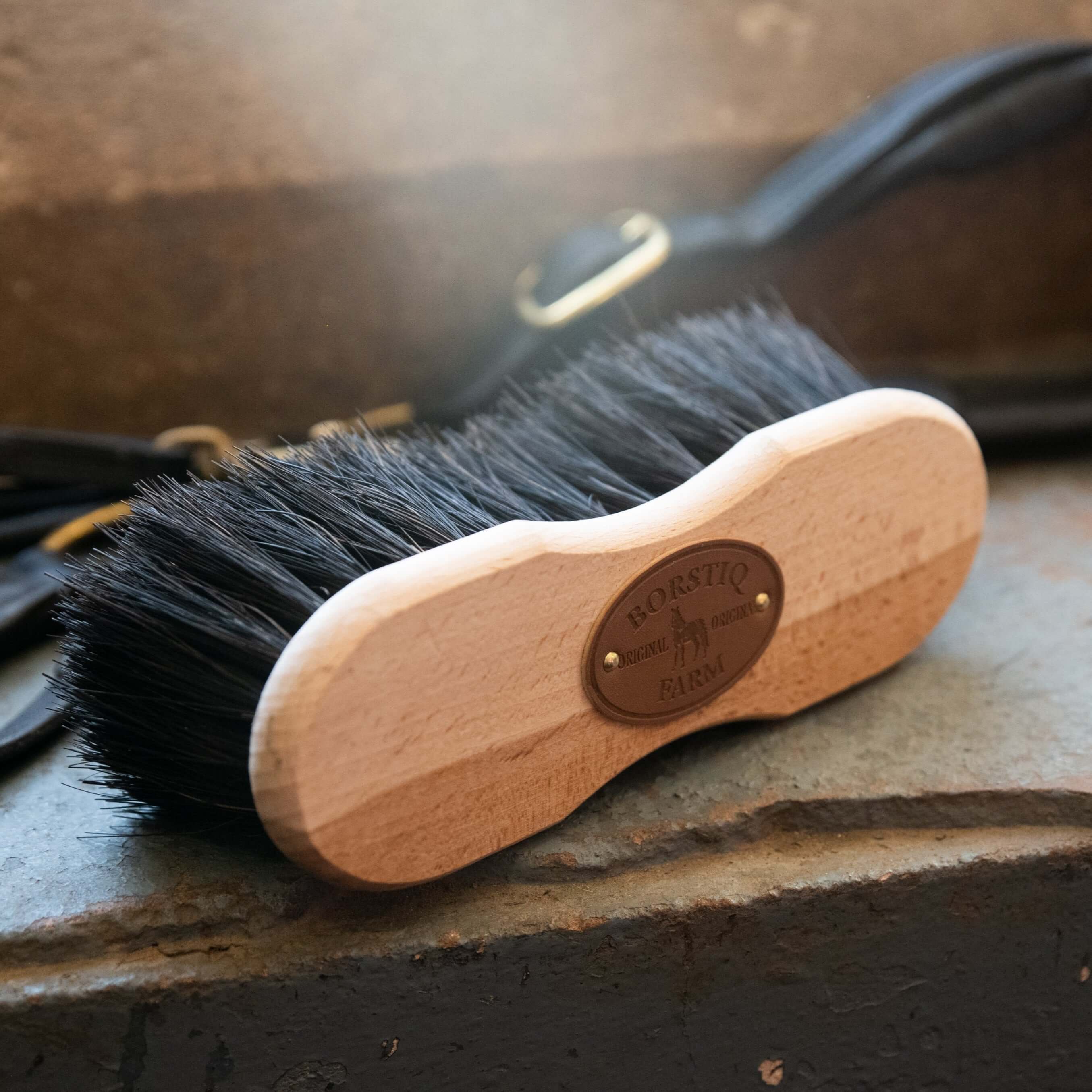 borstiq shaped arenga horse brush - equestrian equipment