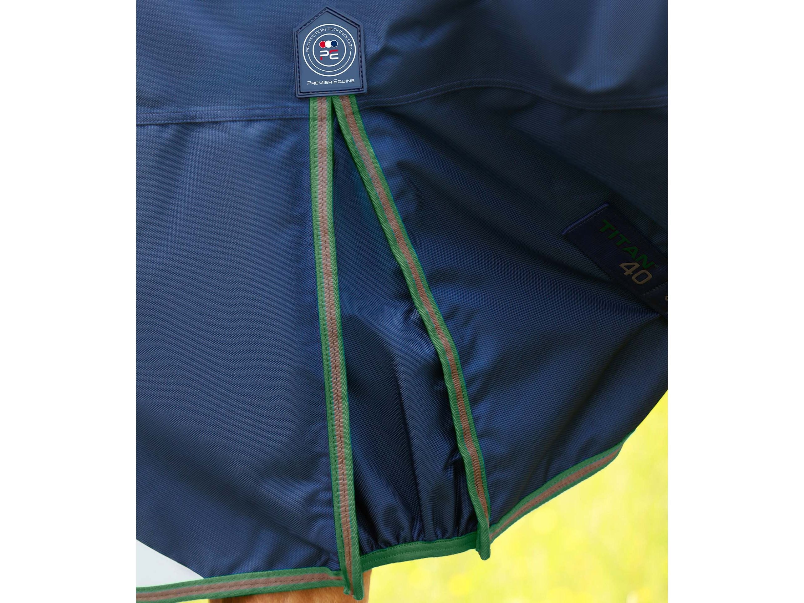 Titan 40g Turnout Rug with Snug-Fit Neck Cover