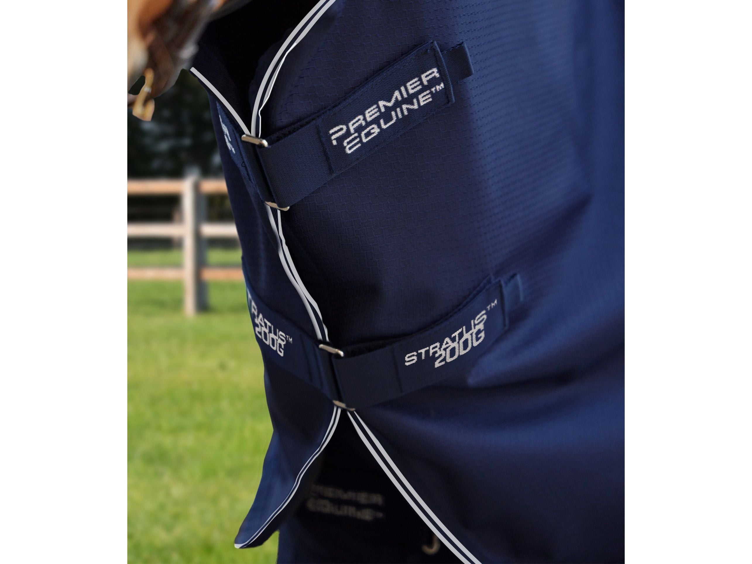 Stratus 600D Series 200g Turnout Rug with Classic Neck Cover