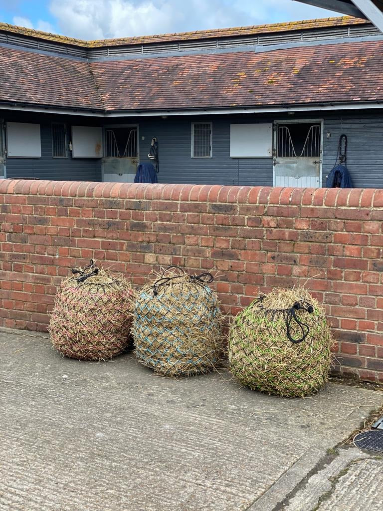 deluxe two-colour haynet - 40" - equestrian equipment