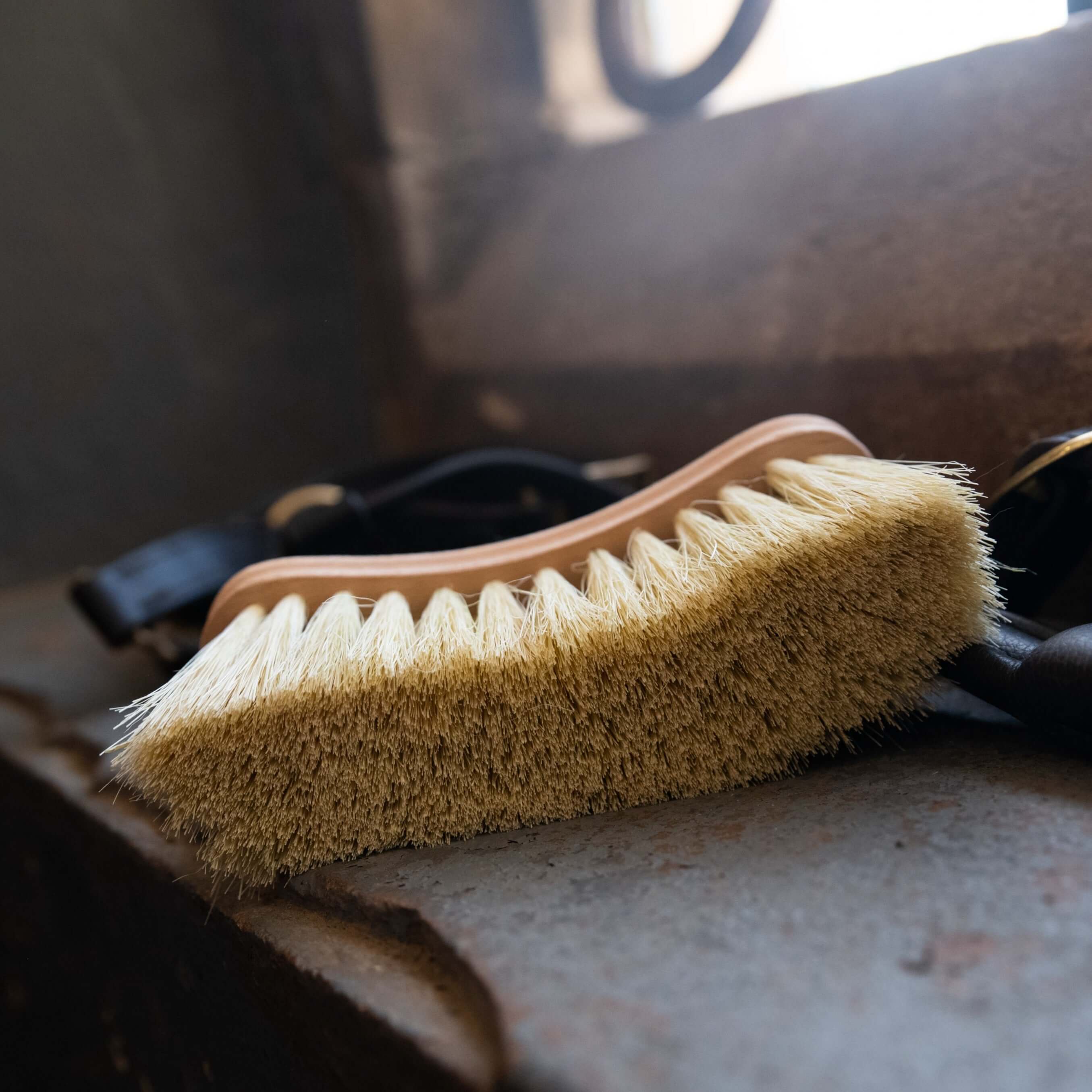 borstiq banana mex fibre brush - equestrian equipment