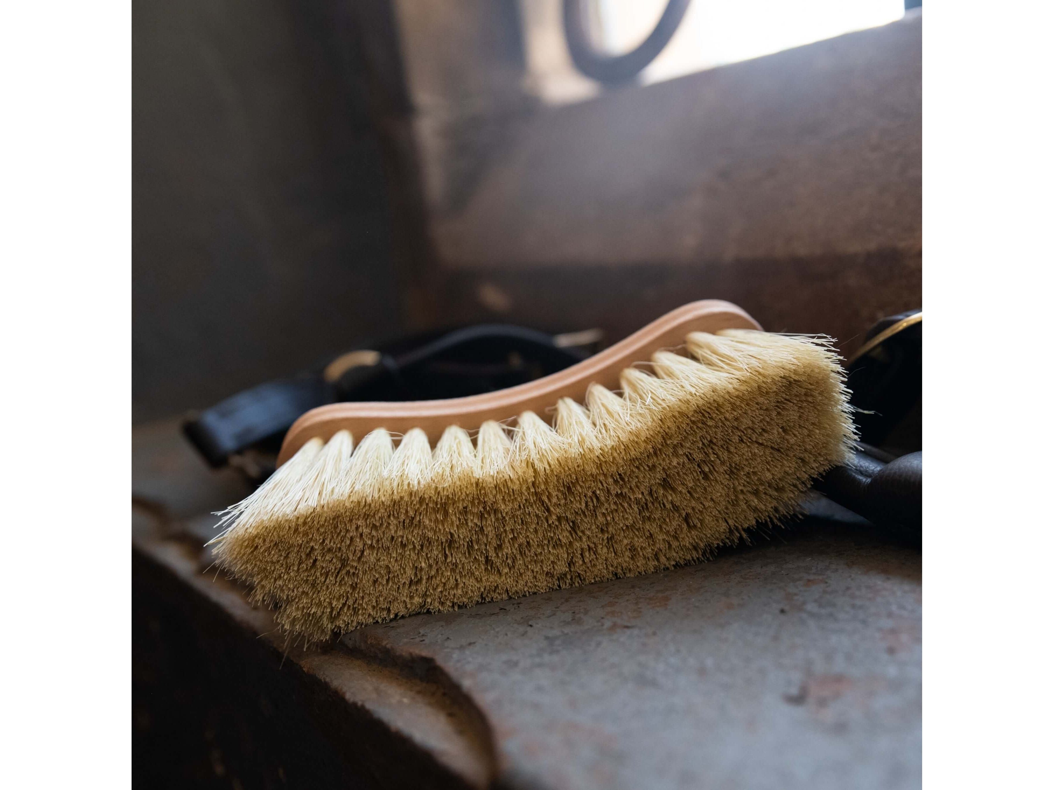borstiq banana mex fibre brush - equestrian equipment