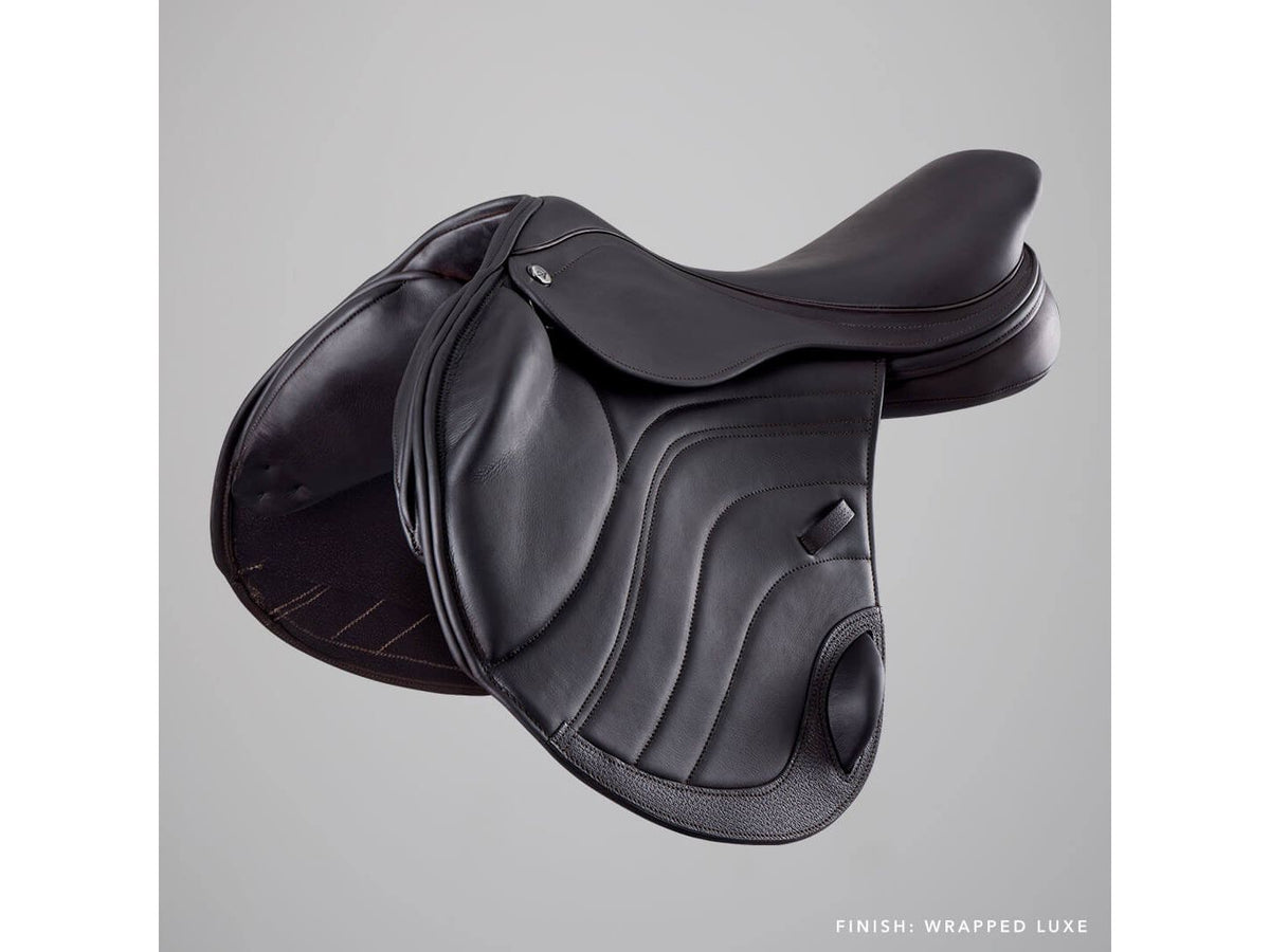 a forward cut jump saddle made from premium leather and a raised soft knee block