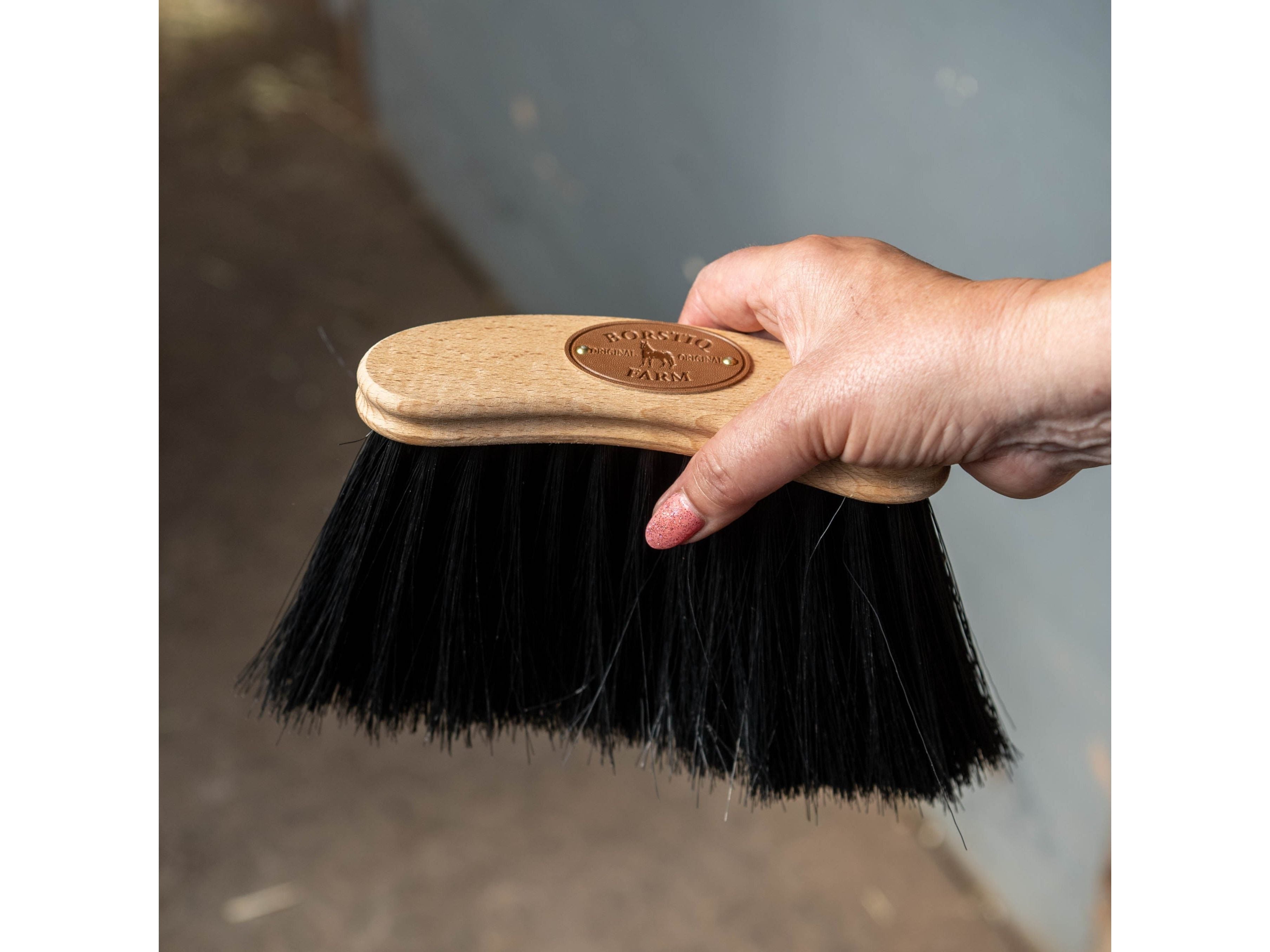 borstiq banana maxi soft flick brush - equestrian equipment
