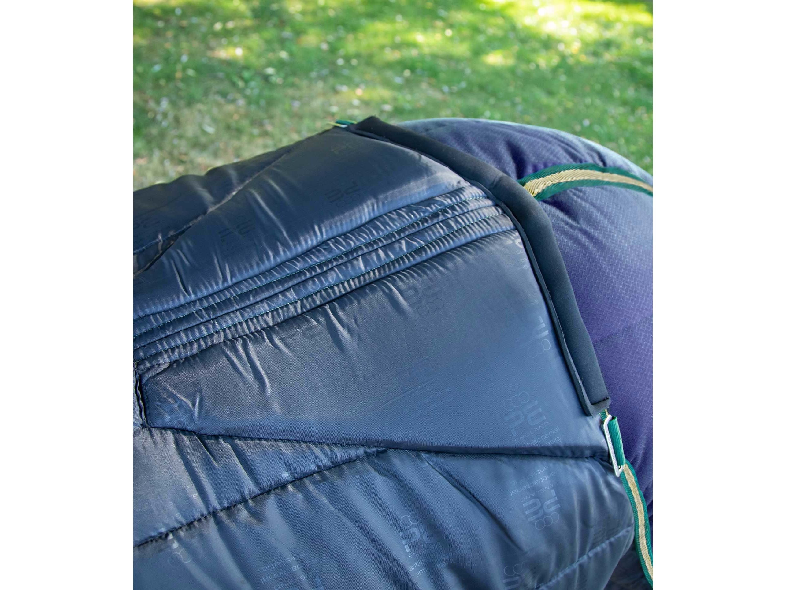 Lucanta 450g Stable Rug with Neck Cover